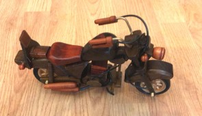 Motocicleta lemn - macheta, 24 cm